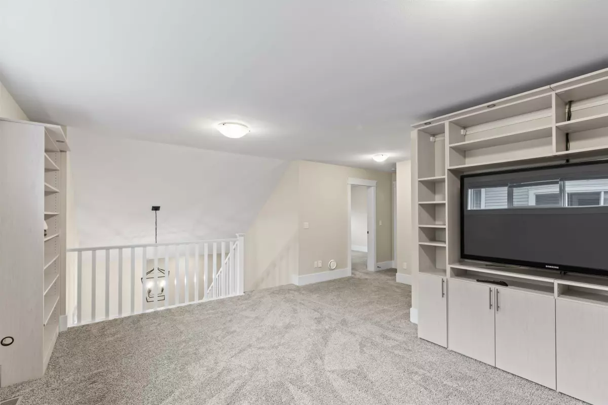 Entry Foyer Photo of 104 46213 Hakweles Road, Chilliwack, BC