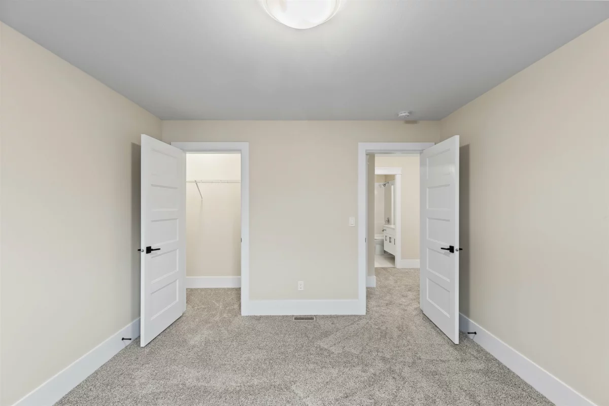 Garage Interior Photo of 104 46213 Hakweles Road, Chilliwack, BC