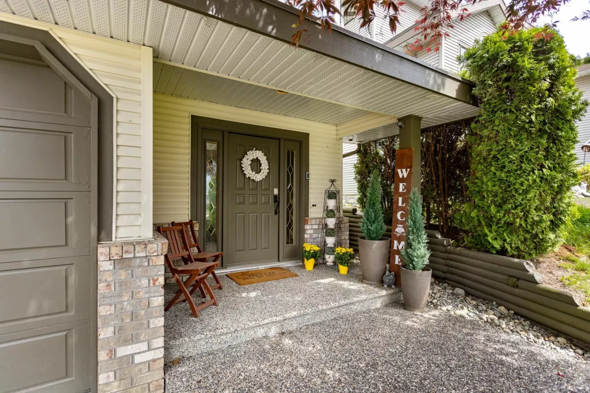 Living Room Photo of 23616 Tamarack Lane, Maple Ridge, BC
