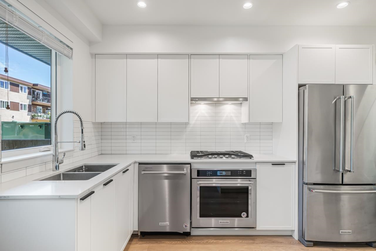 Primary Bathroom Photo of 402 6933 Arcola Street, Burnaby, BC