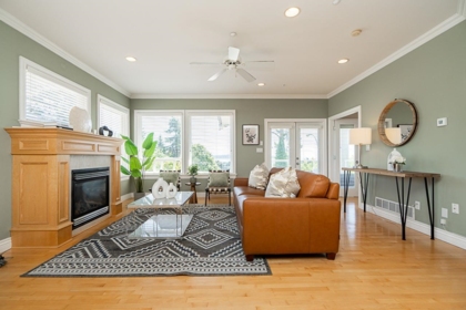 Living Room Photo of 15645 Pacific Avenue, White Rock, BC