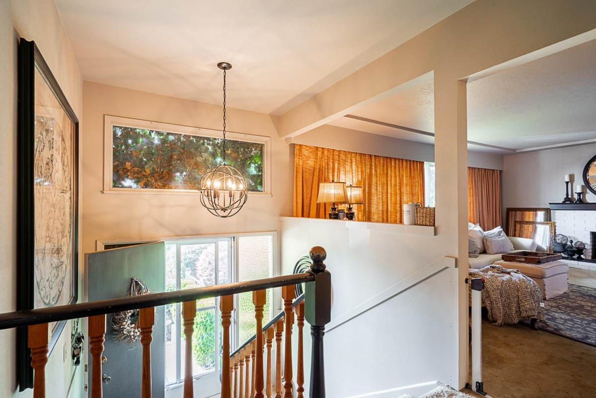 Dining Area Photo of 14253 Magdalen Avenue, White Rock, BC