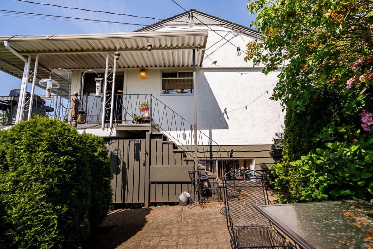 Exterior Front Photo of 14253 Magdalen Avenue, White Rock, BC