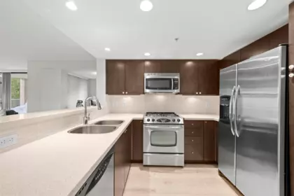 303 8180 Lansdowne Road, Richmond, BC, Richmond — Apartment/Condo for sale