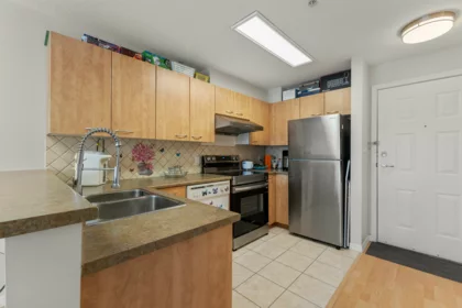 210 2973 Kingsway, Vancouver, BC, Vancouver — Apartment/Condo for sale