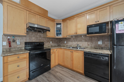 Walk-In Closet Photo of 46 8633 159 Street, Surrey, BC