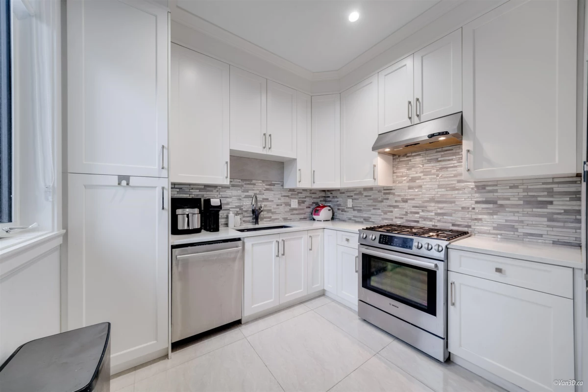 Walk-In Closet Photo of 656 Blue Mountain Street, Coquitlam, BC