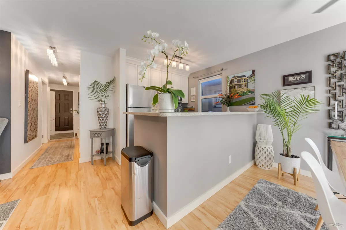Dining Area Photo of 201 985 10th Avenue, Vancouver, BC