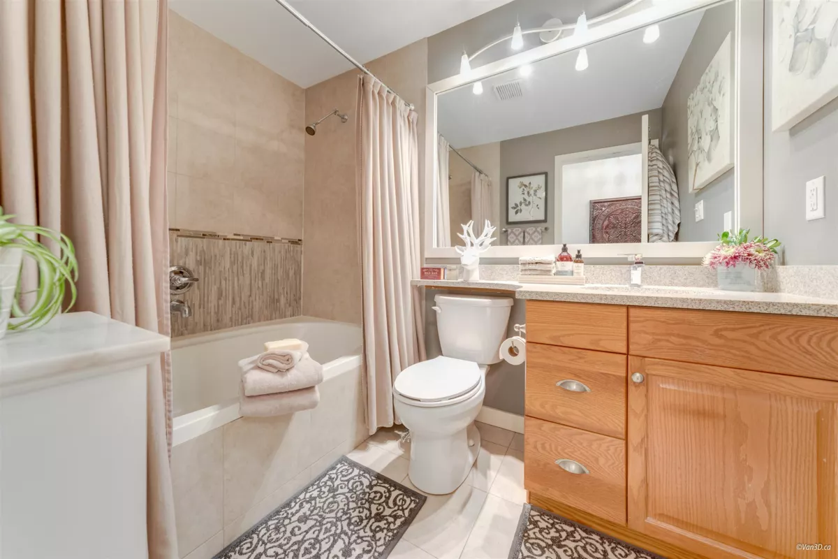 Primary Bathroom Photo of 201 985 10th Avenue, Vancouver, BC