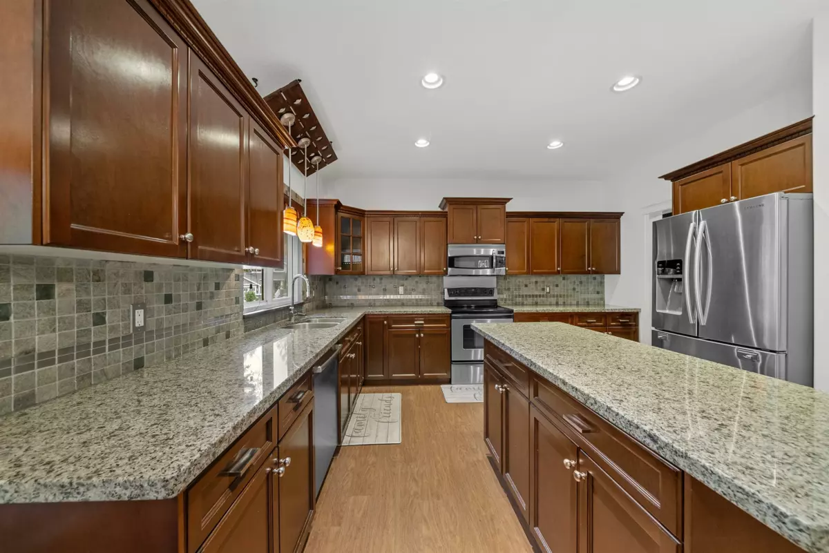 Dining Area Photo of 10410 Slatford Street, Maple Ridge, BC