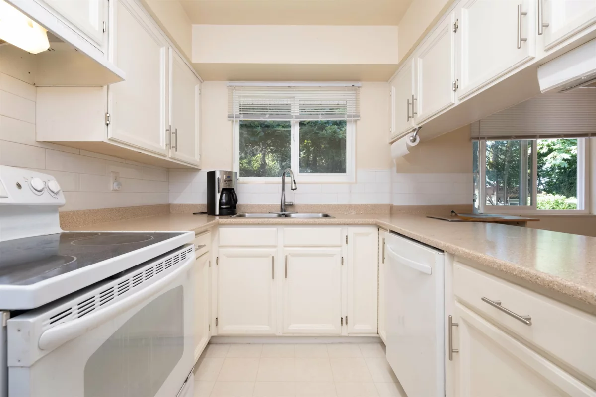 Breakfast Nook Photo of 11436 Royal Crescent, Surrey, BC