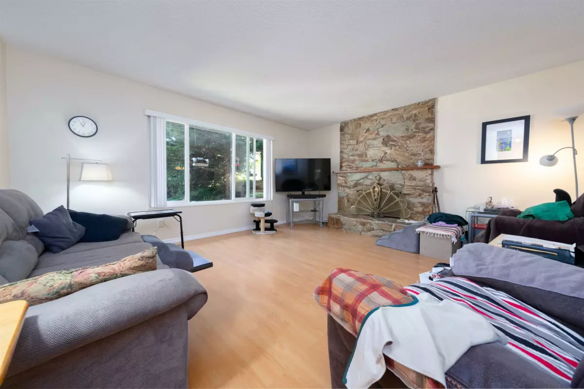 Kitchen Photo of 11436 Royal Crescent, Surrey, BC