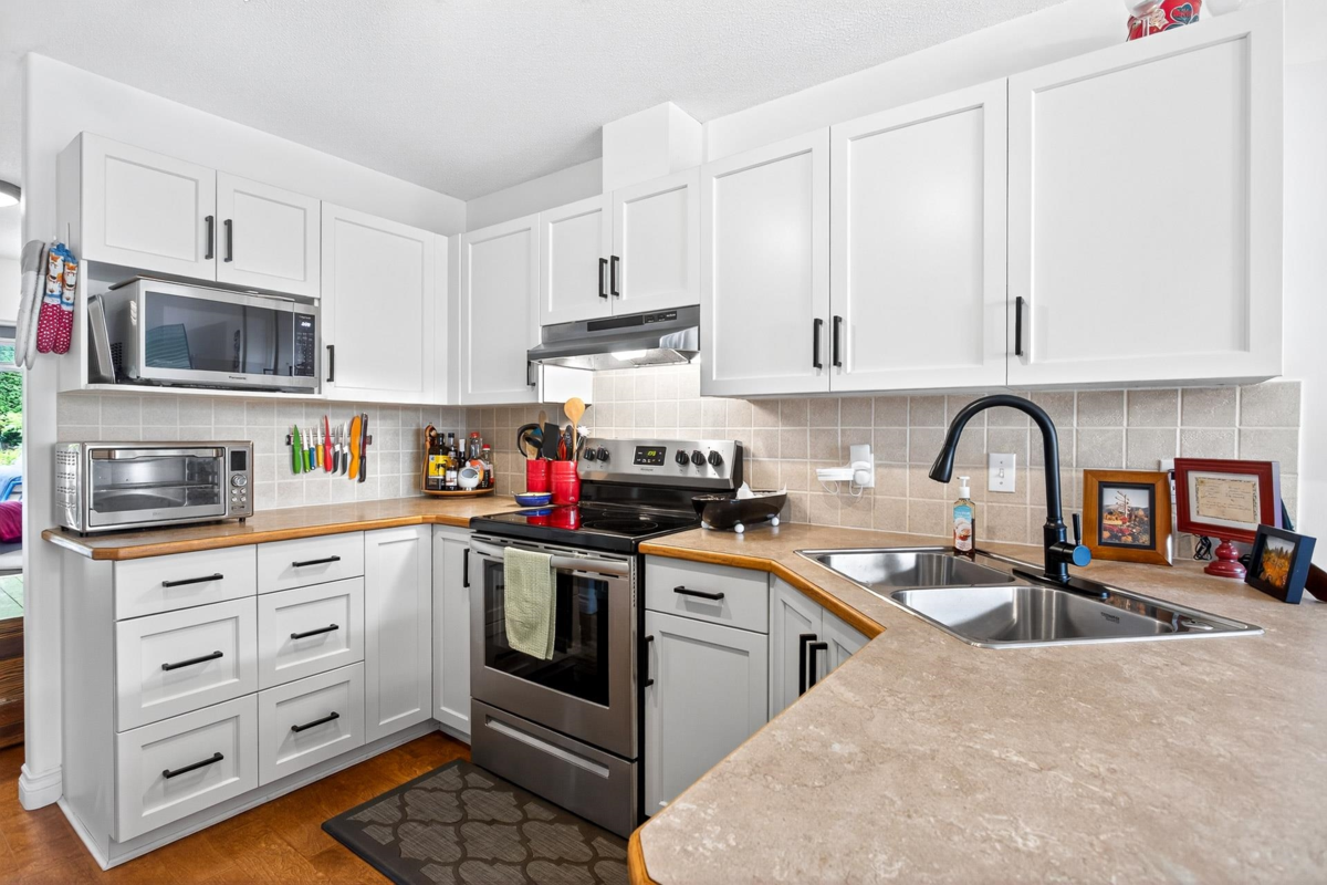 Dining Area Photo of 27 21928 48 Avenue, Langley, BC