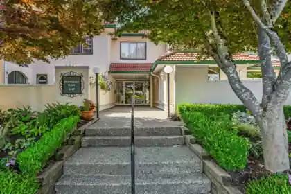 202 1447 Best Street, White Rock, BC, White Rock — Apartment/Condo for sale