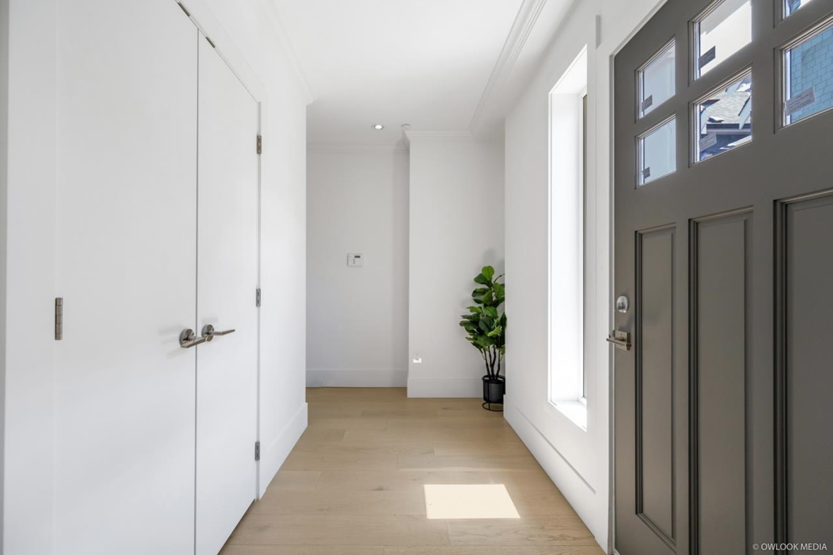 Basement Recreation Room Photo of 1427 E 27th Avenue, Vancouver, BC