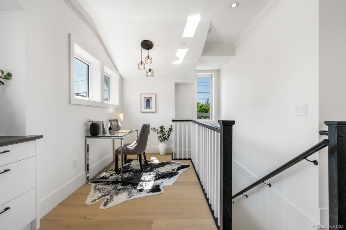 Entry Foyer Photo of 1427 E 27th Avenue, Vancouver, BC