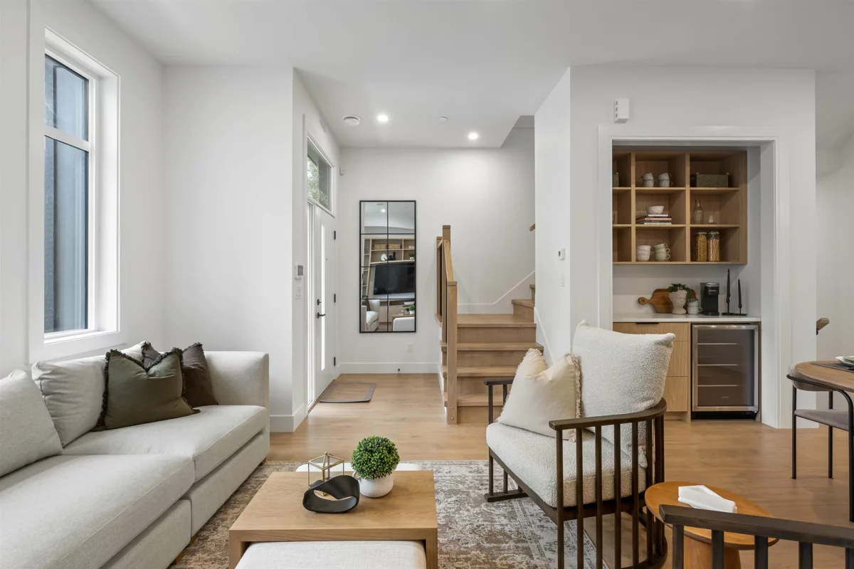 Dining Area Photo of 19758 76 Avenue, Langley, BC
