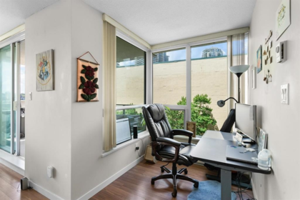 Breakfast Nook Photo of 405 2200 Douglas Road, Burnaby, BC