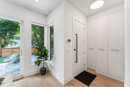 1 610 E 10th Avenue, Vancouver, BC, Vancouver — Half Duplex for sale