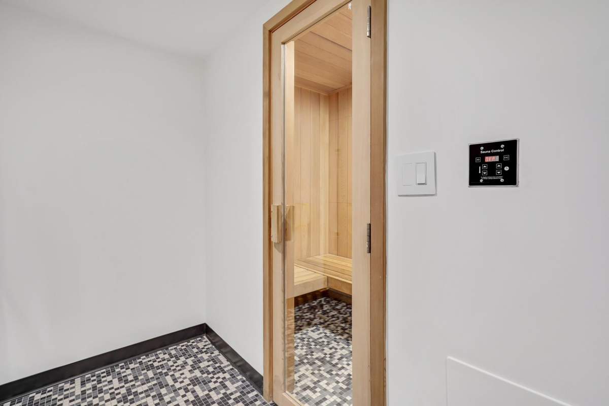 Hot Tub / Spa Photo of 2602 10333 133 Street, Surrey, BC