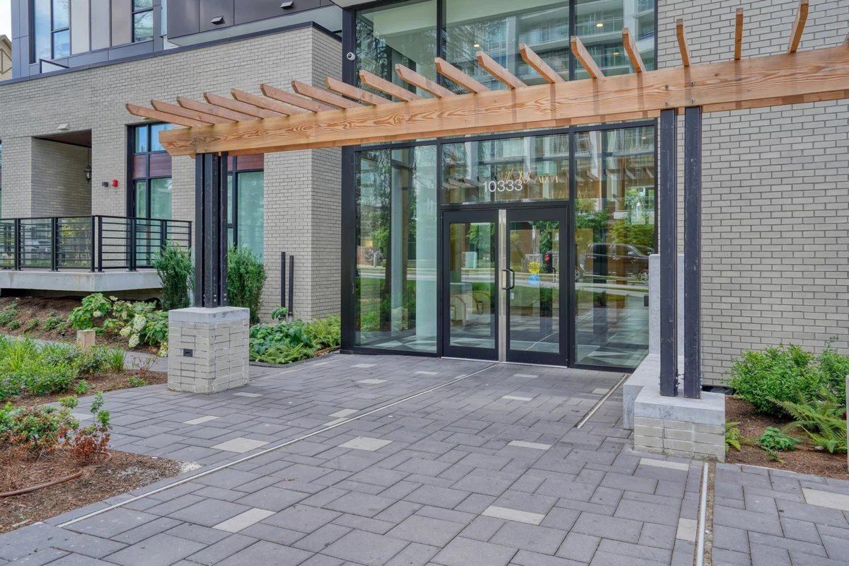 Living Room Photo of 2602 10333 133 Street, Surrey, BC