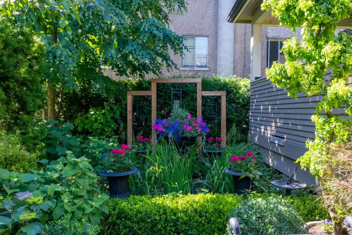 Basement Recreation Room Photo of 408 Eighth Street, New Westminster, BC