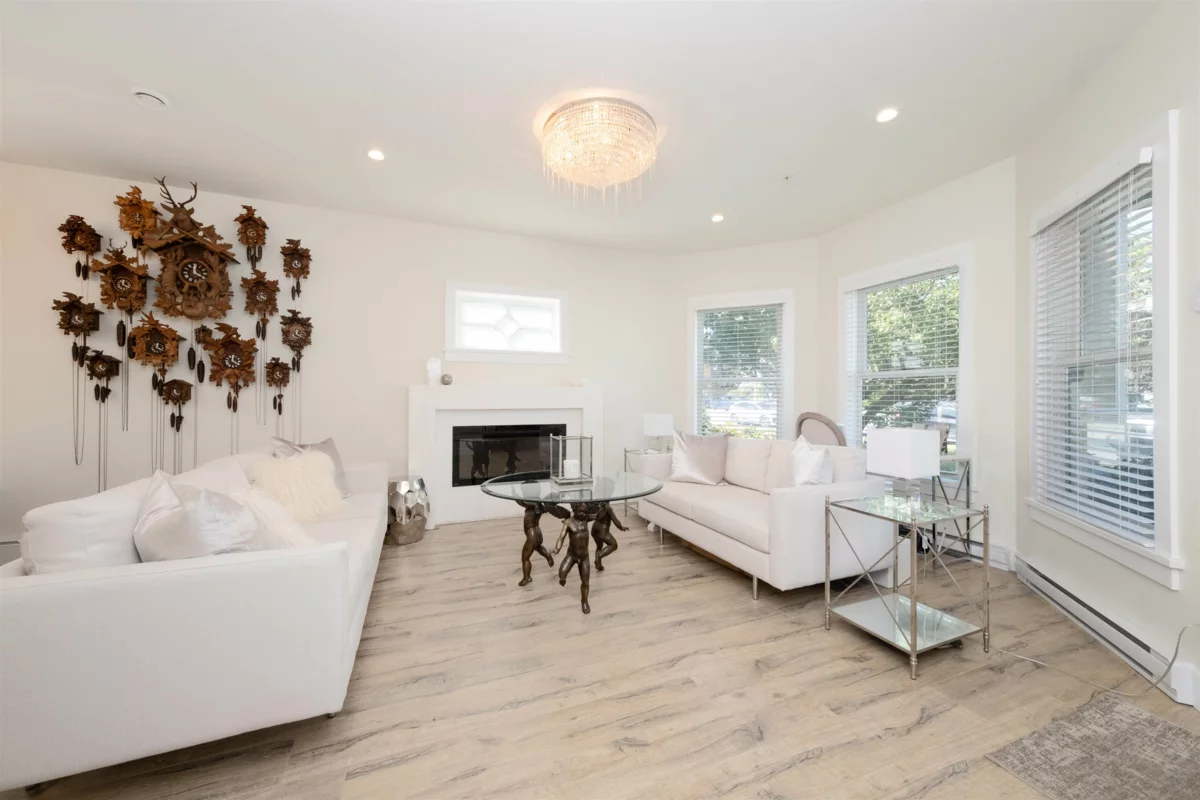 Dining Area Photo of 408 Eighth Street, New Westminster, BC