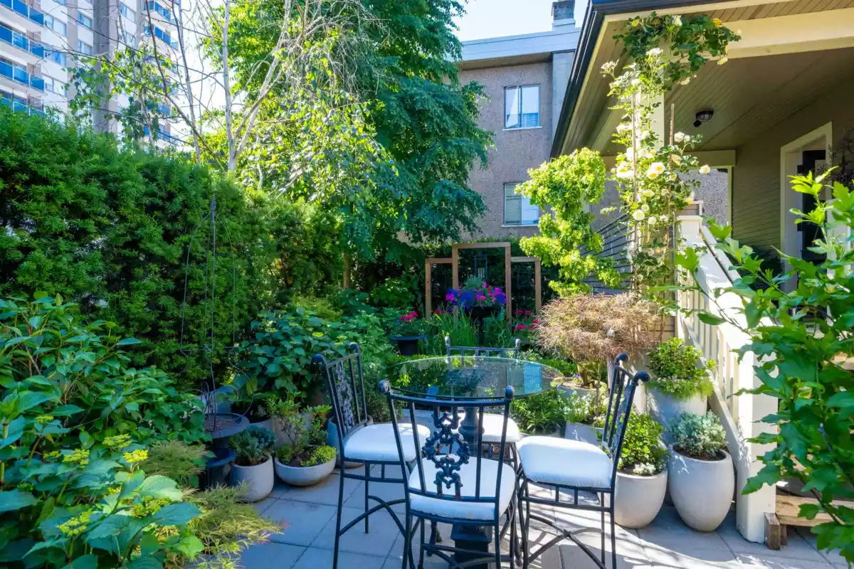 Hallway Photo of 408 Eighth Street, New Westminster, BC