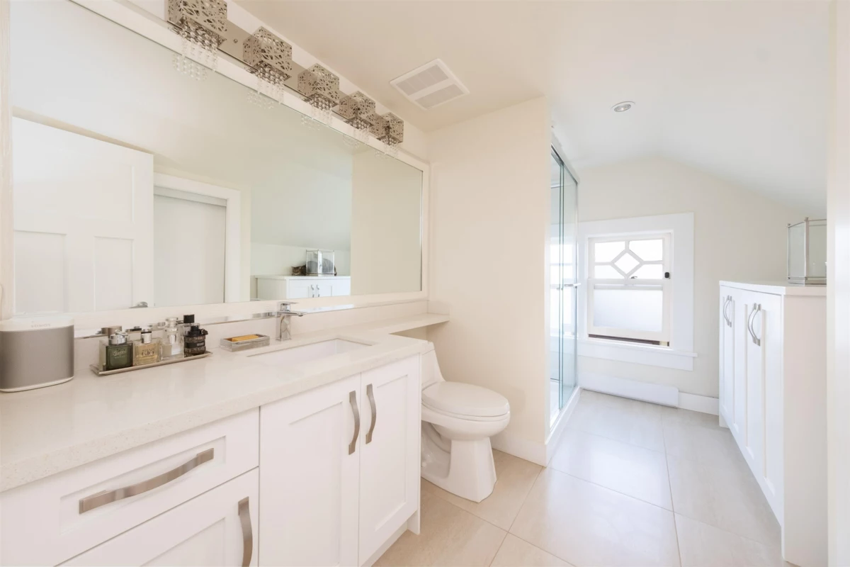 Loft / Bonus Room Photo of 408 Eighth Street, New Westminster, BC