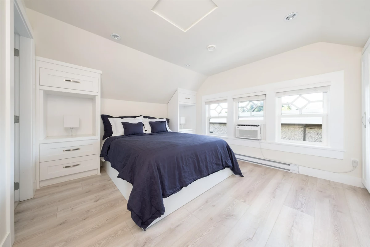 Powder Room Photo of 408 Eighth Street, New Westminster, BC