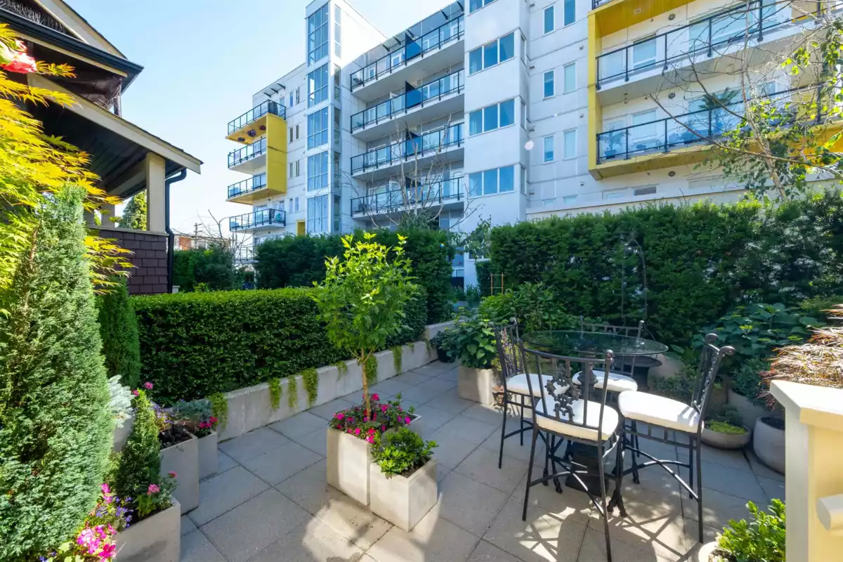 Staircase Photo of 408 Eighth Street, New Westminster, BC