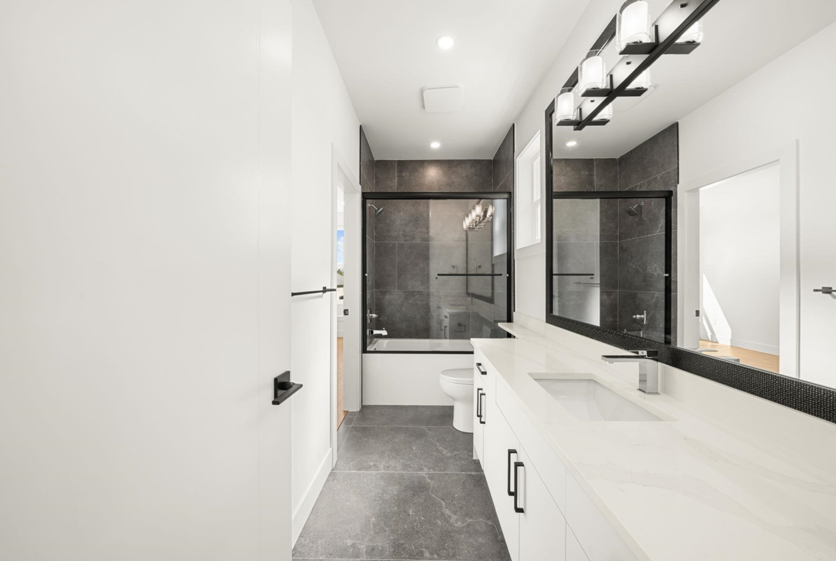 Guest Bathroom Photo of 6821 205 Street, Langley, BC