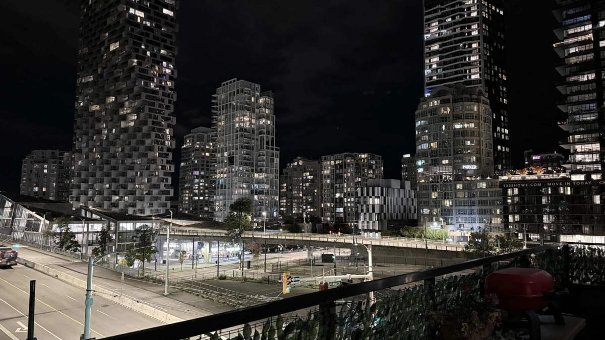 Kitchen Island Photo of 512 1325 Rolston Street, Vancouver, BC