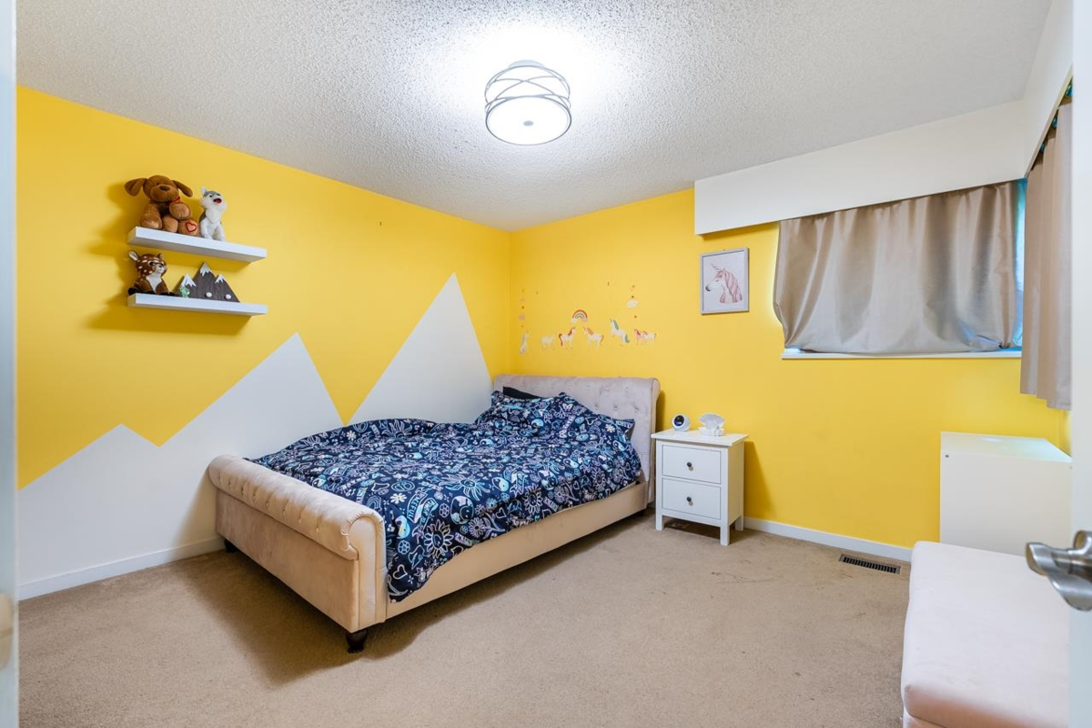 Backyard Photo of 2419 Oranda Avenue, Coquitlam, BC