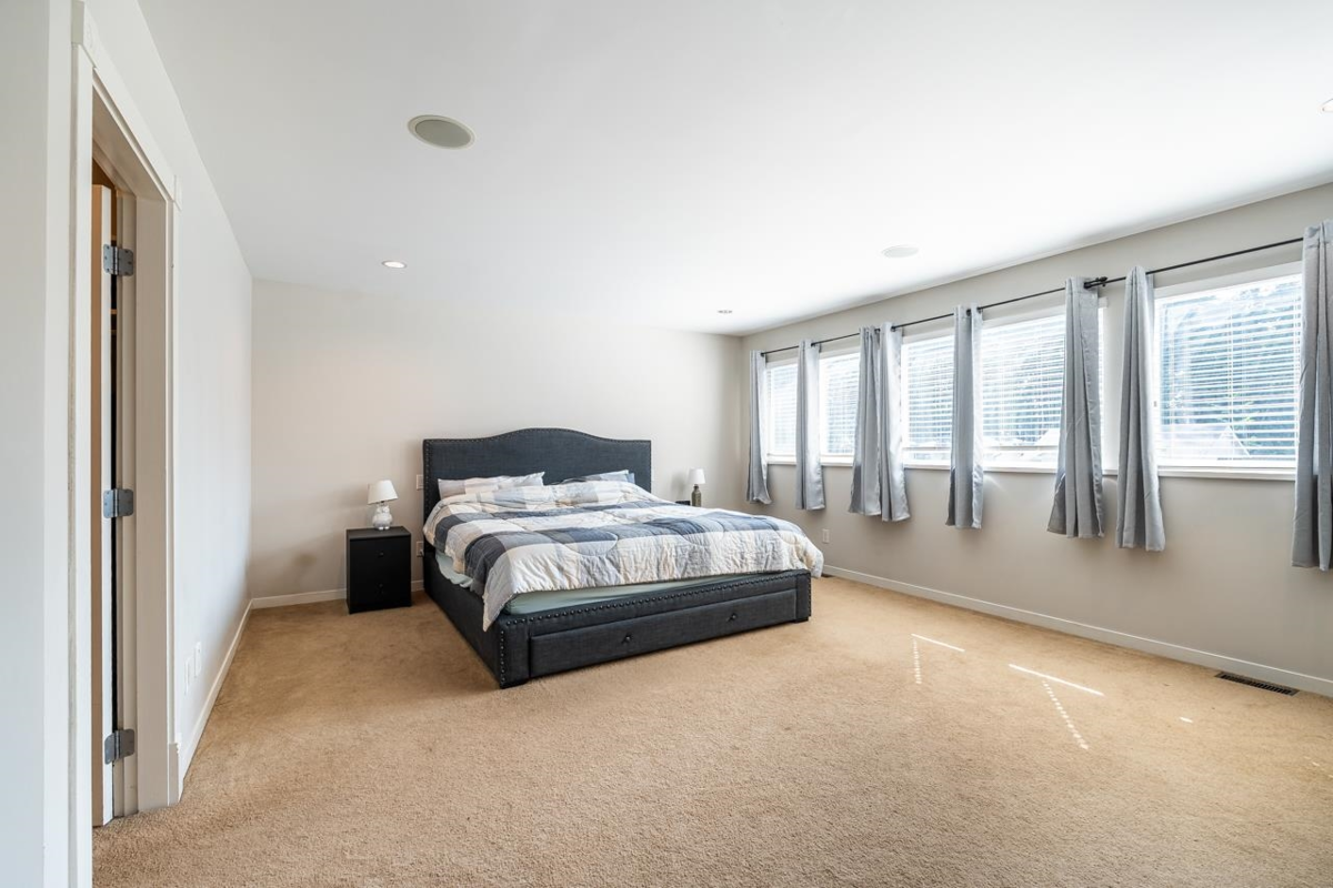 Entry Foyer Photo of 2419 Oranda Avenue, Coquitlam, BC