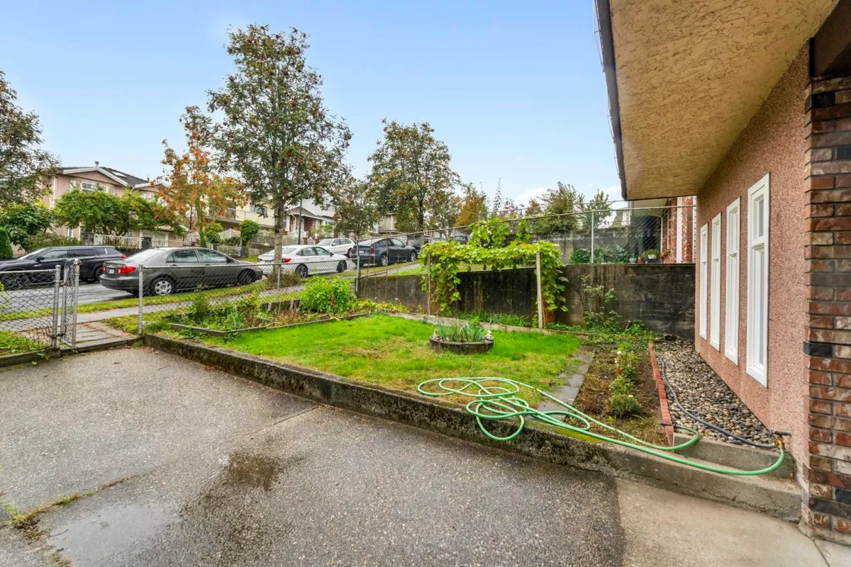 Family Room Photo of 3361 William Street, Vancouver, BC