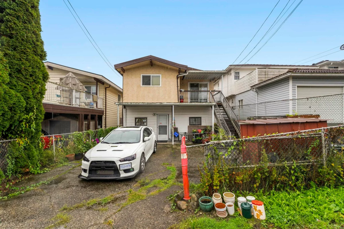 Fitness Center Photo Near 3361 William Street, Vancouver, BC