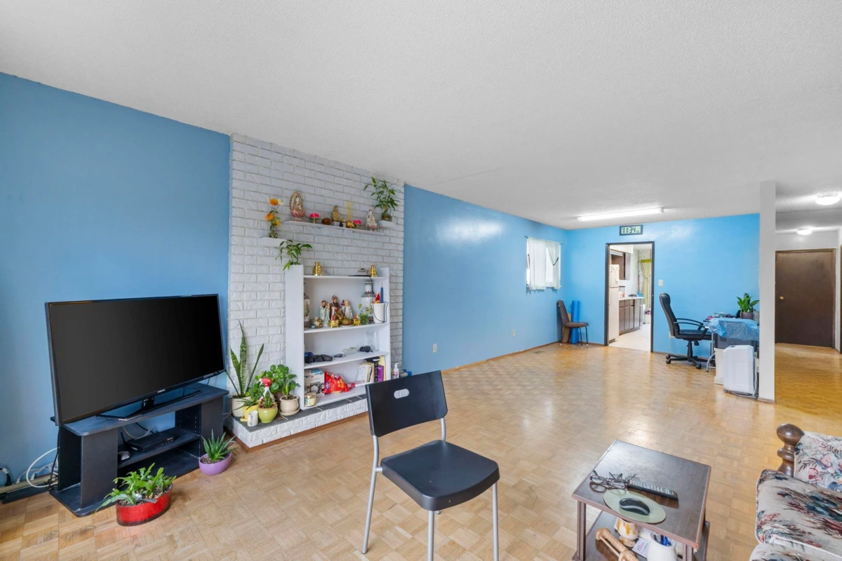 Kitchen Photo of 3361 William Street, Vancouver, BC