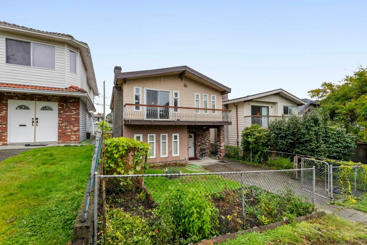 Living Room Photo of 3361 William Street, Vancouver, BC
