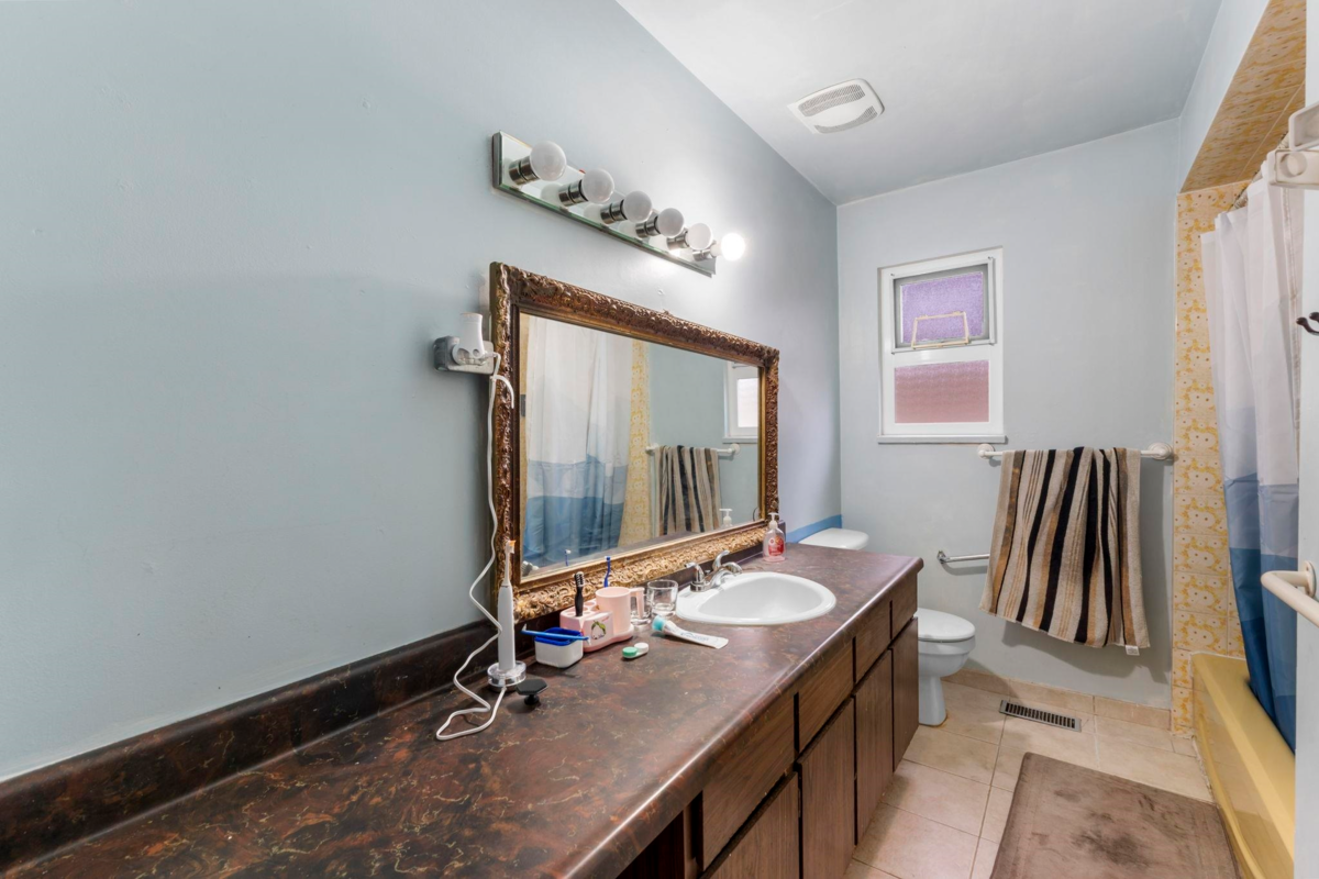 Mudroom Photo of 3361 William Street, Vancouver, BC