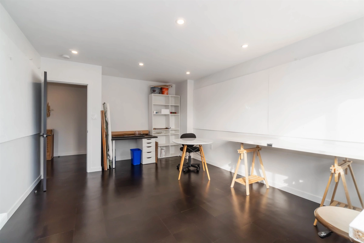 Backyard Photo of 901 710 Chilco Street, Vancouver, BC