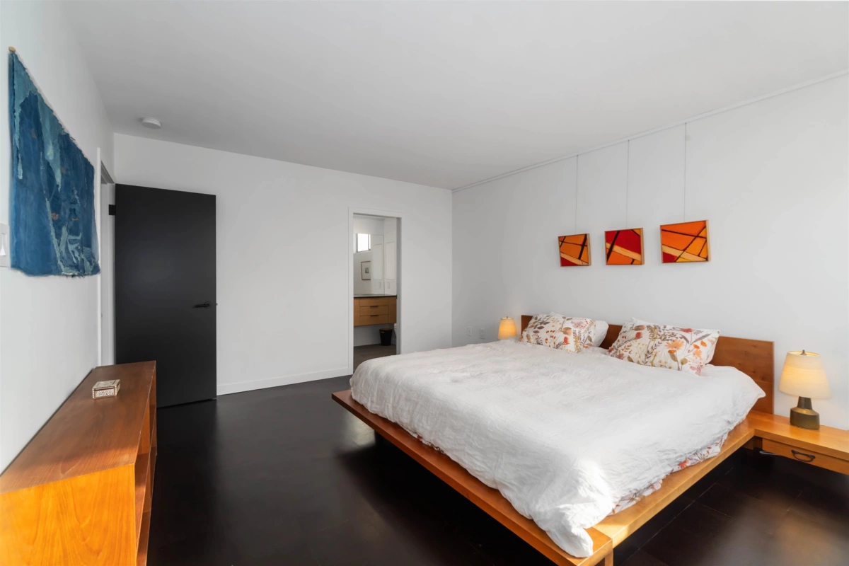 Entry Foyer Photo of 901 710 Chilco Street, Vancouver, BC