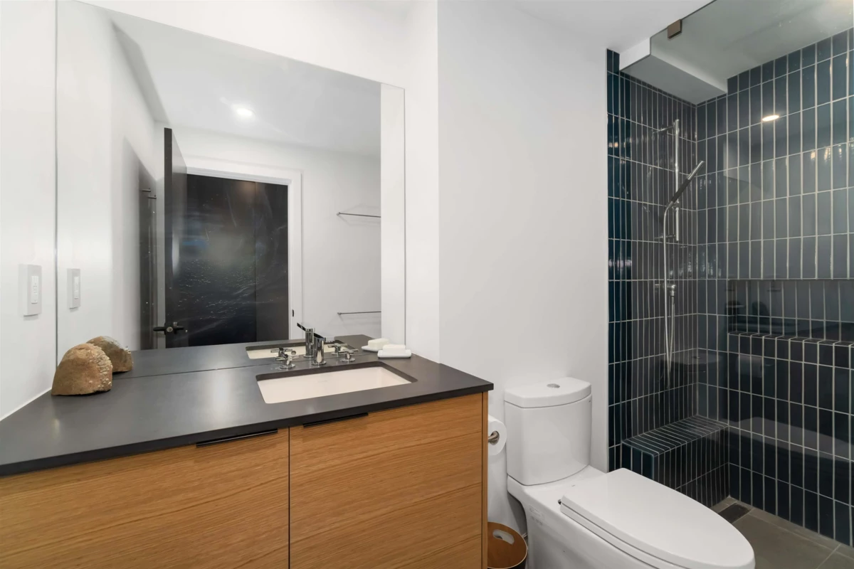 Front Yard Photo of 901 710 Chilco Street, Vancouver, BC