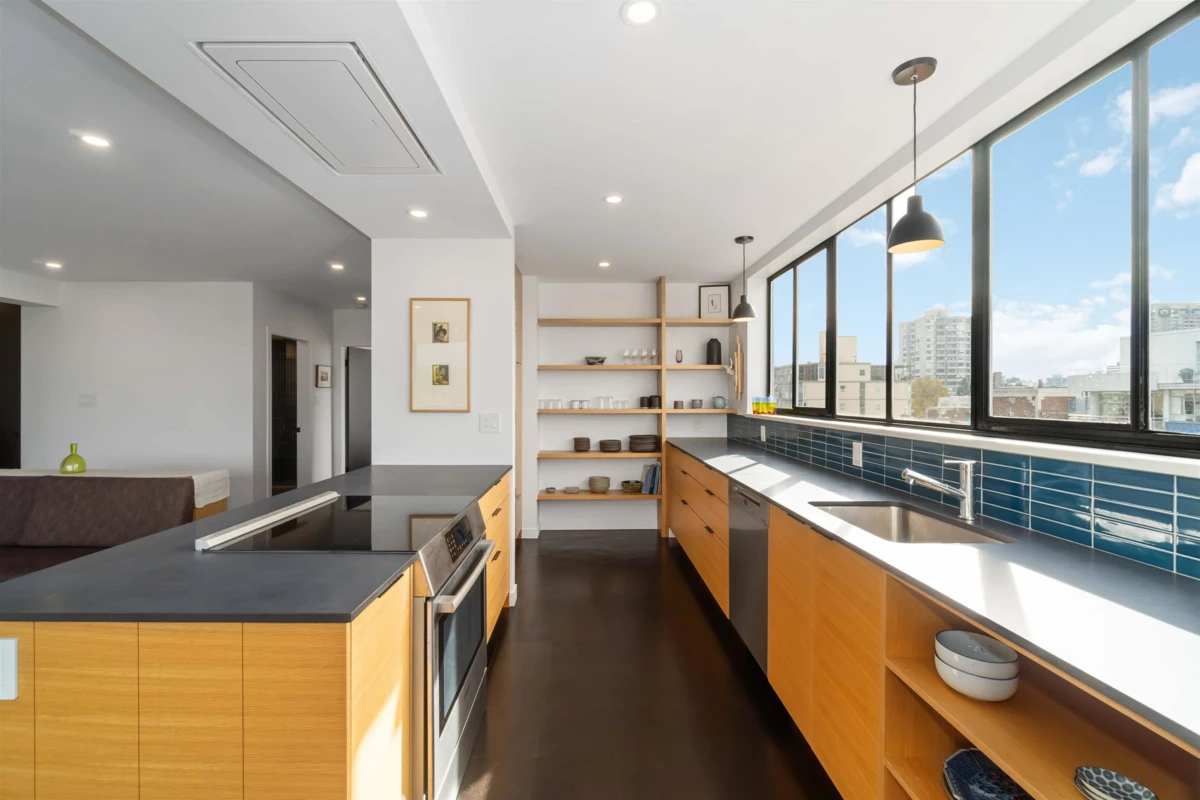 Guest Bathroom Photo of 901 710 Chilco Street, Vancouver, BC