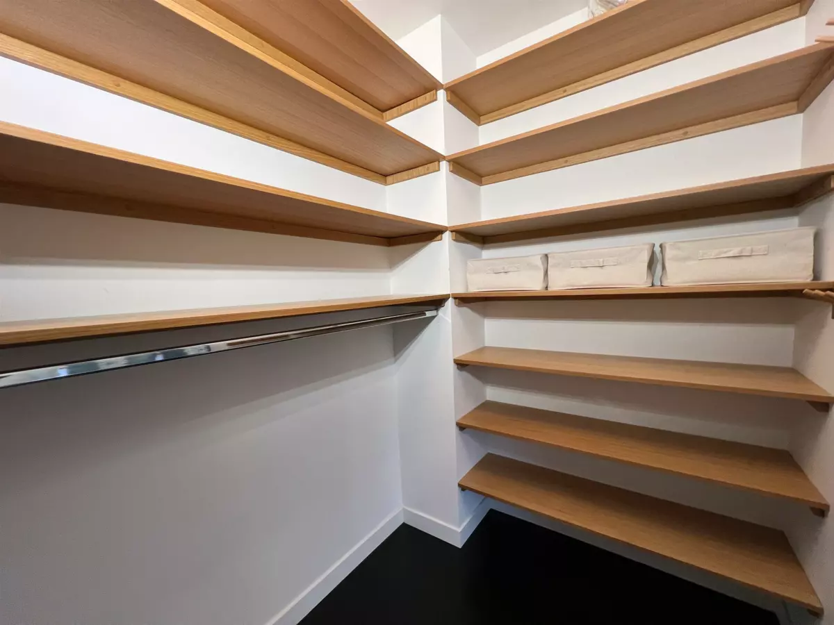 Hallway Photo of 901 710 Chilco Street, Vancouver, BC