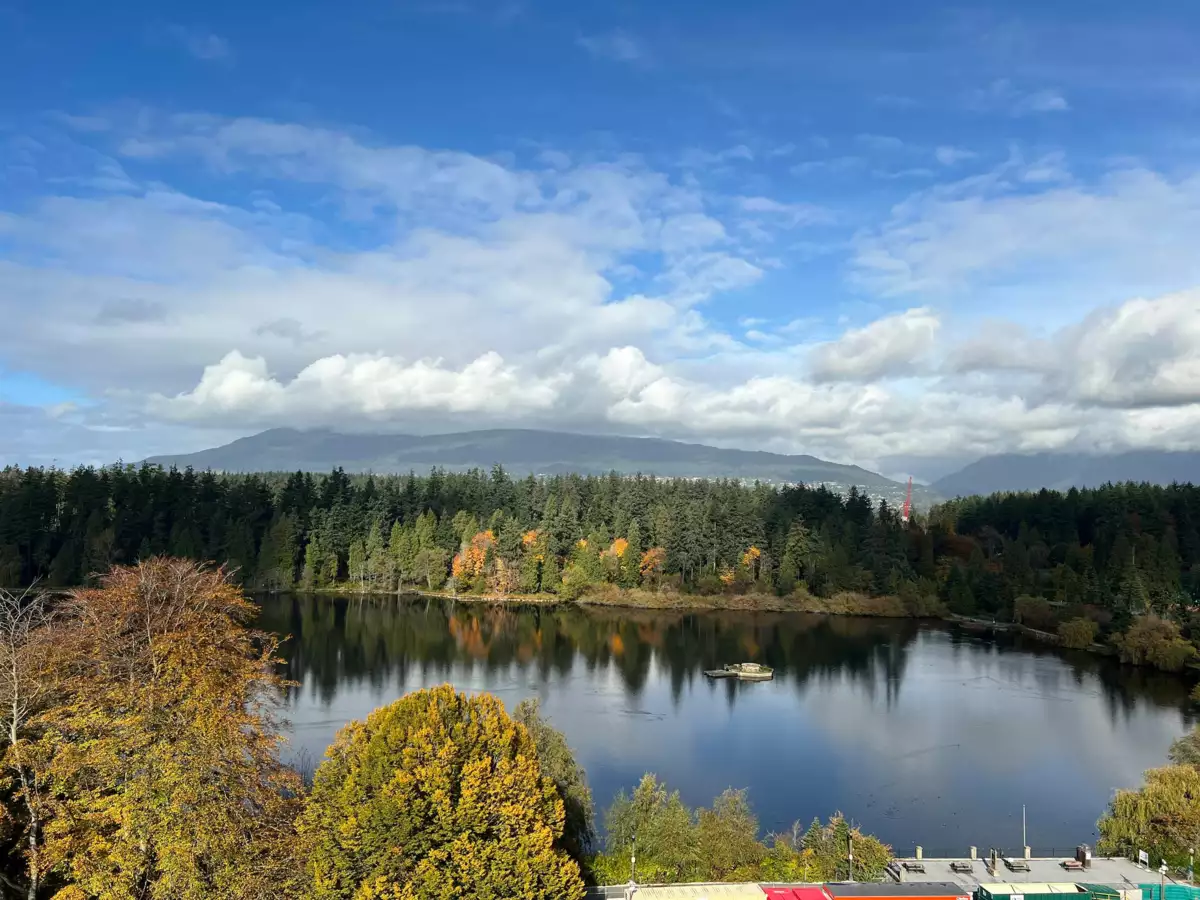 Living Room Photo of 901 710 Chilco Street, Vancouver, BC