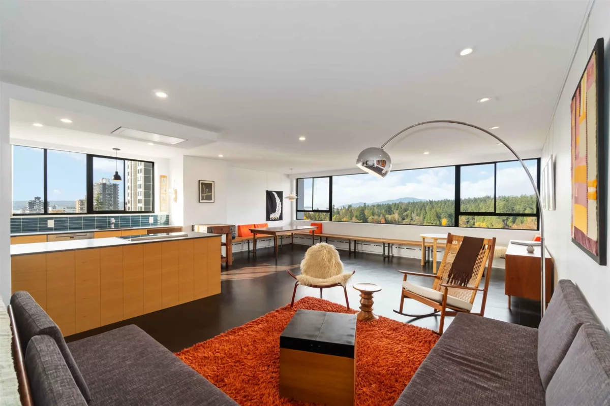 Walk-In Closet Photo of 901 710 Chilco Street, Vancouver, BC