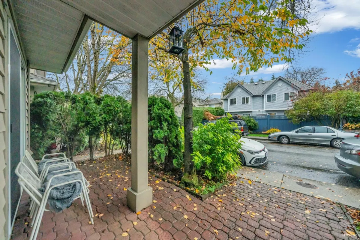 Entry Foyer Photo of 8 815 Tobruck Avenue, North Vancouver, BC