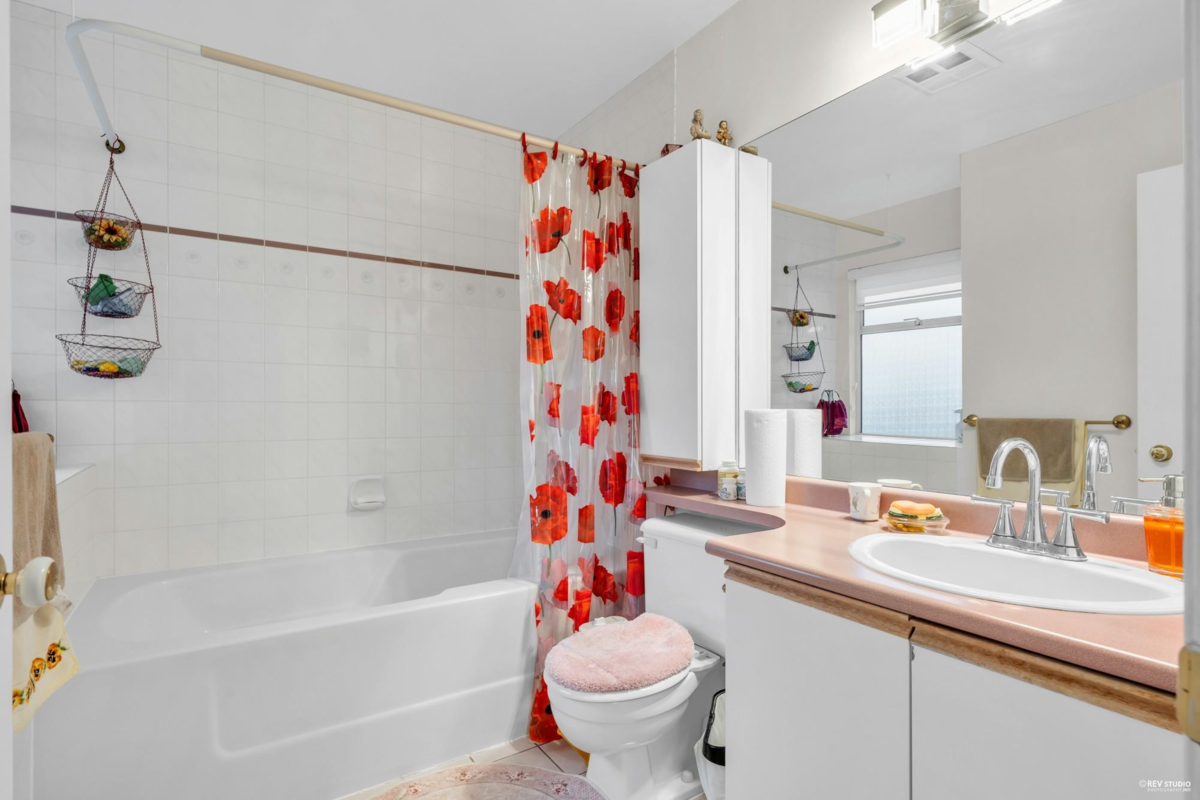 Primary Bedroom Photo of 8 815 Tobruck Avenue, North Vancouver, BC