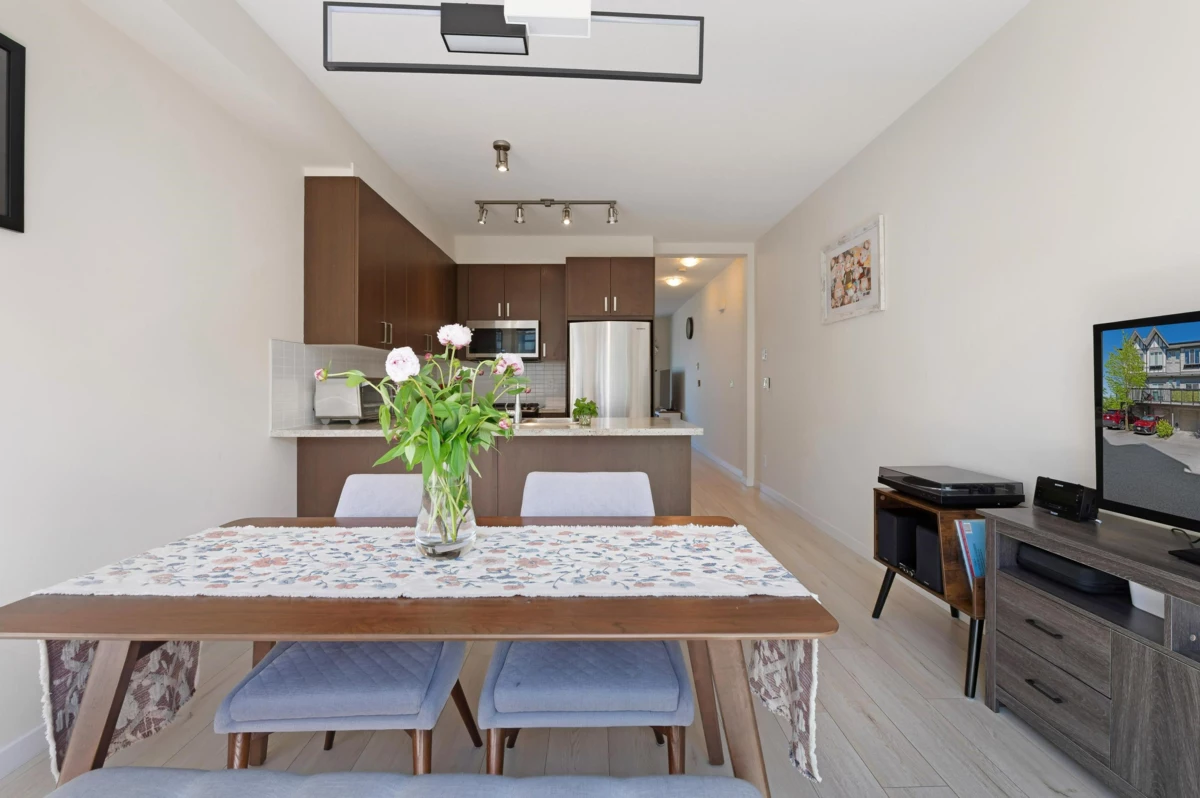 Kitchen Island Photo of 75 9566 Tomicki Avenue, Richmond, BC